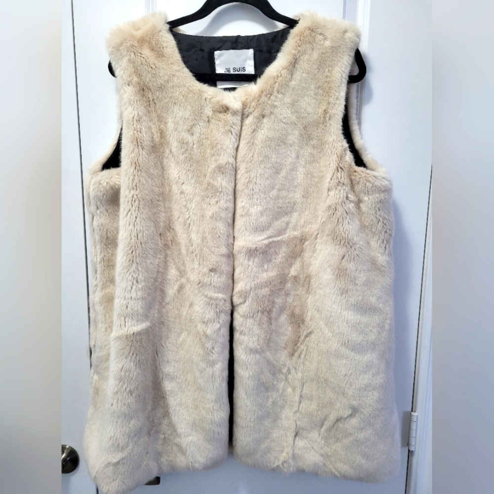 Je Suis vest, size M, beige in very good condition,  like new